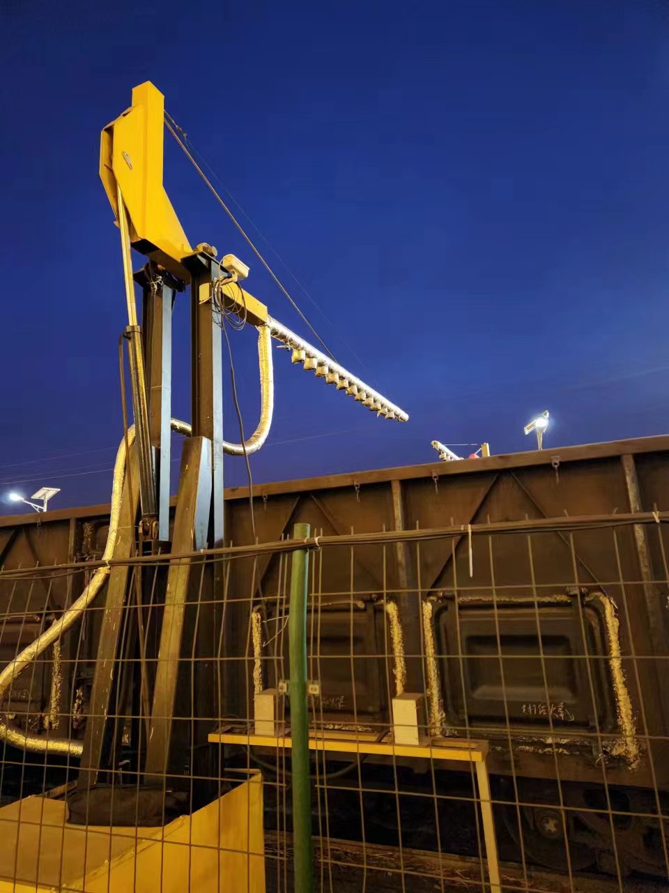 甘肅王家山煤礦抑塵噴灑設(shè)備施工現(xiàn)場