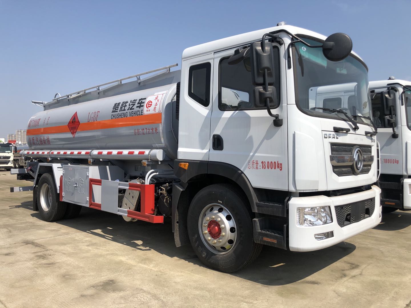 楚勝東風(fēng)D9 12.7方油車