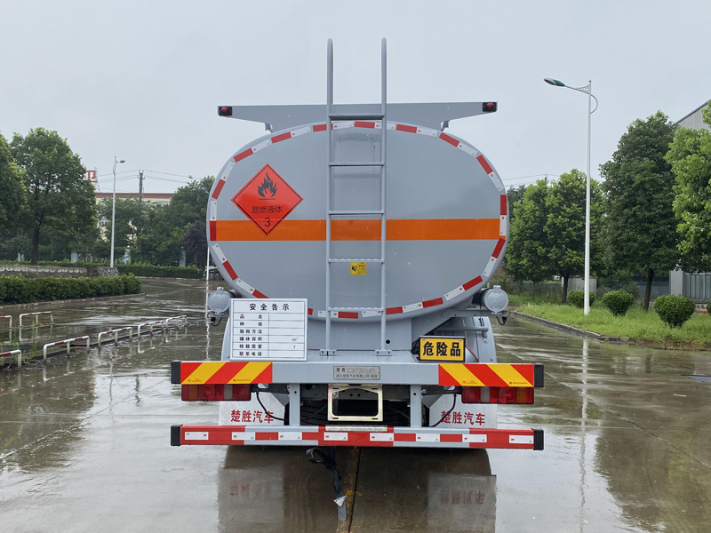 楚勝牌CSC5266GYYZK6A型運油車