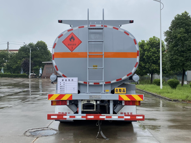 楚勝牌CSC5260GYYD6A型運油車