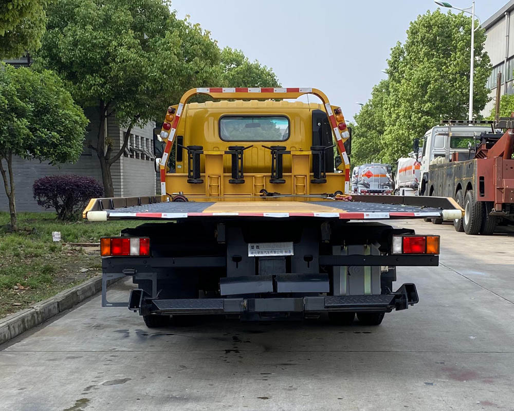 楚勝牌CSC5080TQZPW6型清障車