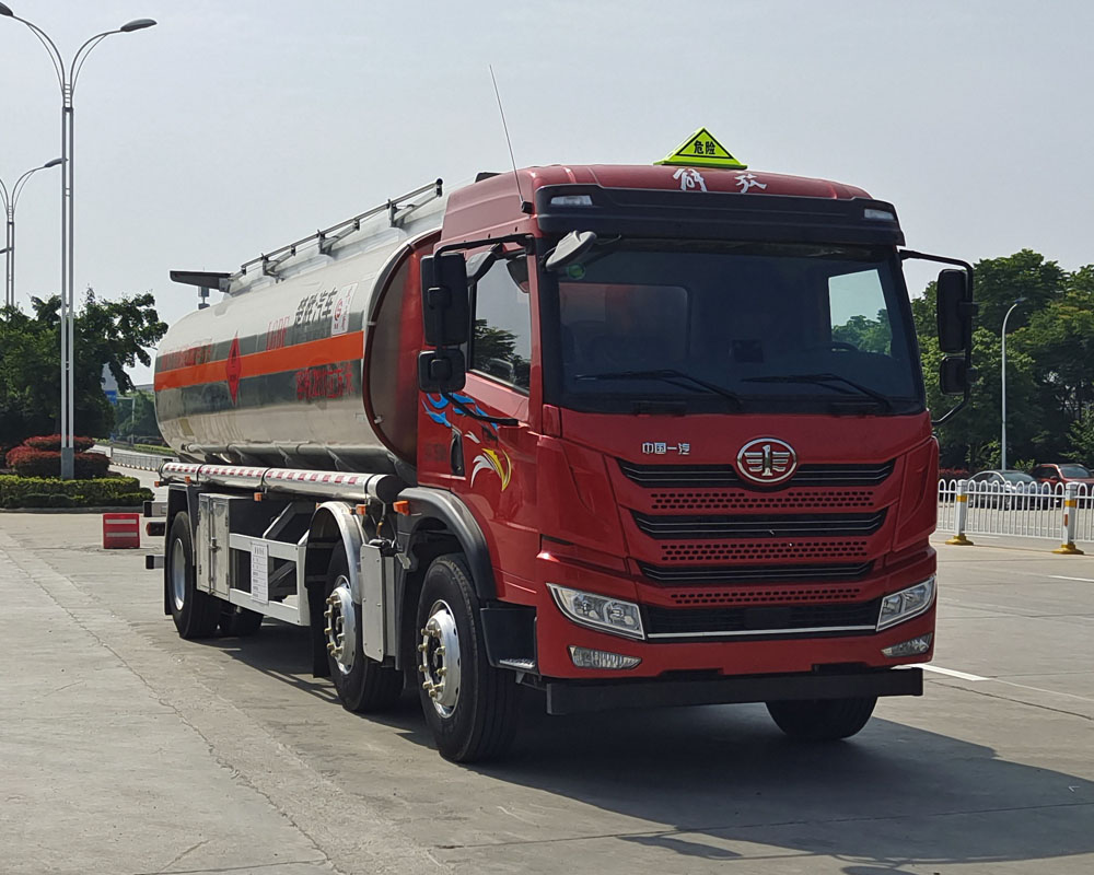 楚勝牌CSC5262GYYLCA6A型鋁合金運(yùn)油車