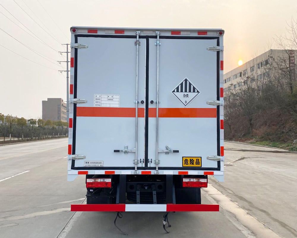 楚勝牌CSC5125XZW6型雜項危險物品廂式運輸車