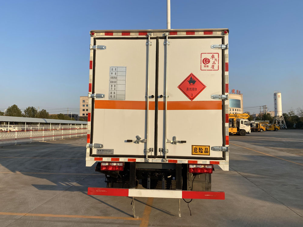 楚勝牌CSC5125XRY6型易燃液體廂式運(yùn)輸車(chē)