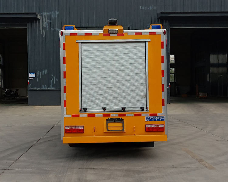 東風(fēng)多利卡救險(xiǎn)車(chē)