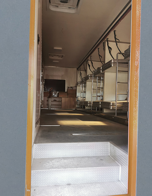 重汽汕德卡單橋宿營車