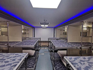 重汽汕德卡單橋宿營車