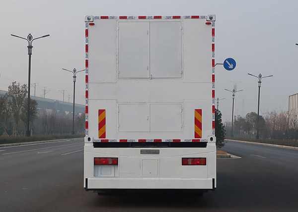 汕德卡前四后八體檢診斷醫(yī)療車