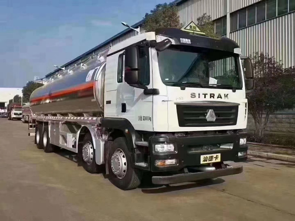 楚勝30方鋁合金運(yùn)油車(chē)