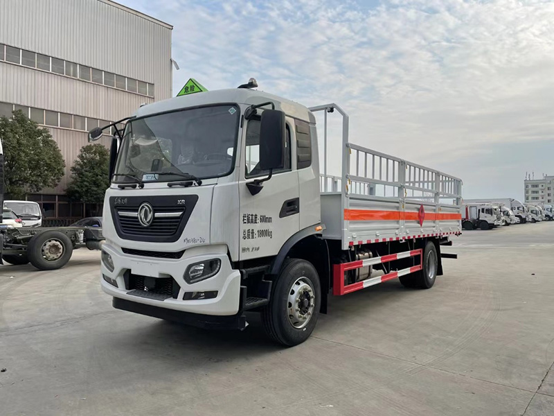 東風(fēng)天錦6.7米氣瓶運輸車