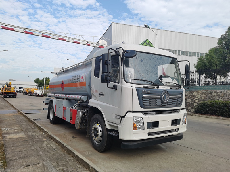 東風(fēng)天錦國(guó)六新規(guī)油罐車(chē)