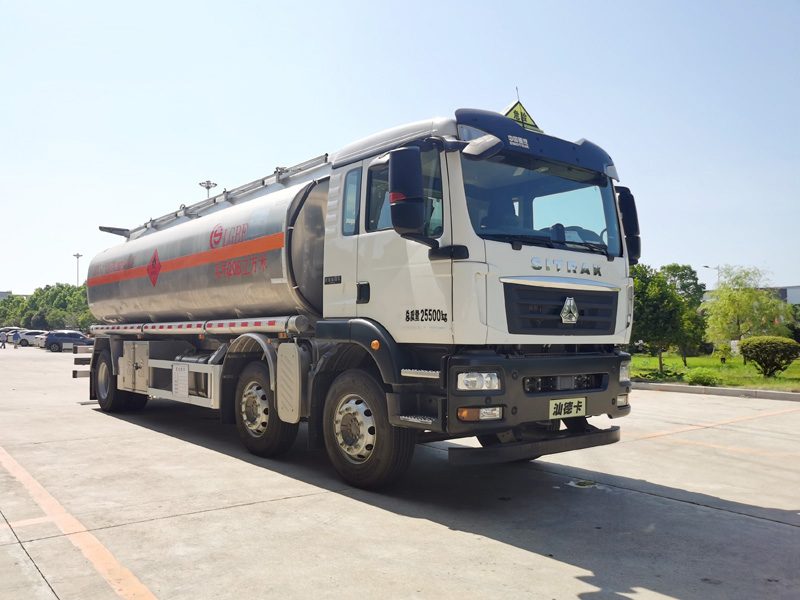 楚勝牌CSC5262GYYLZK6A型鋁合金運(yùn)油車