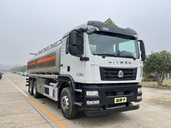 楚勝牌CSC5268GYYLZK6型鋁合金運(yùn)油車