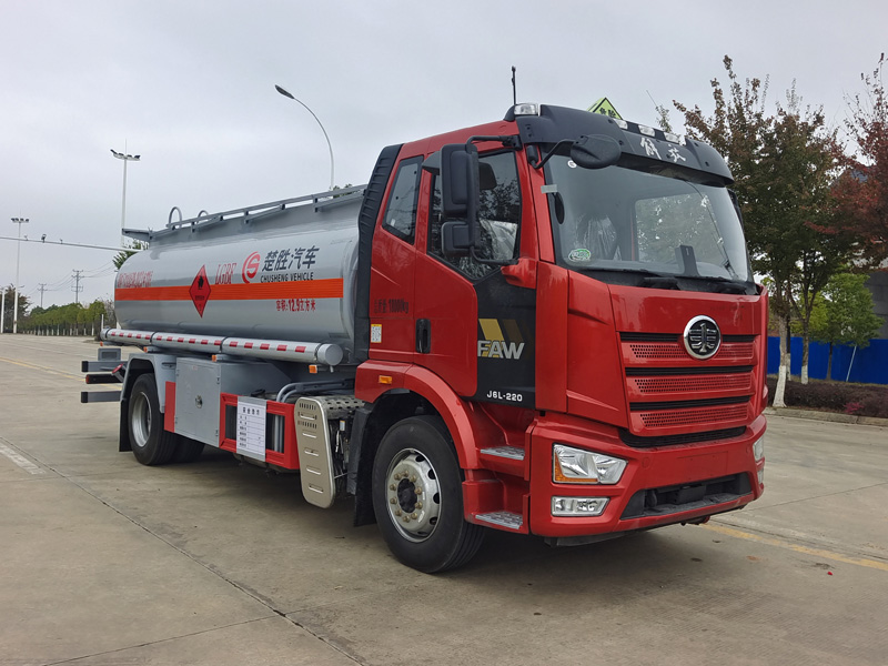 楚勝牌CSC5180GJYC6A型加油車