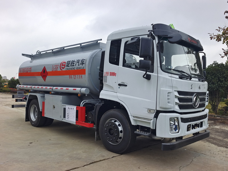 楚勝牌CSC5188GJYEZ6A型加油車