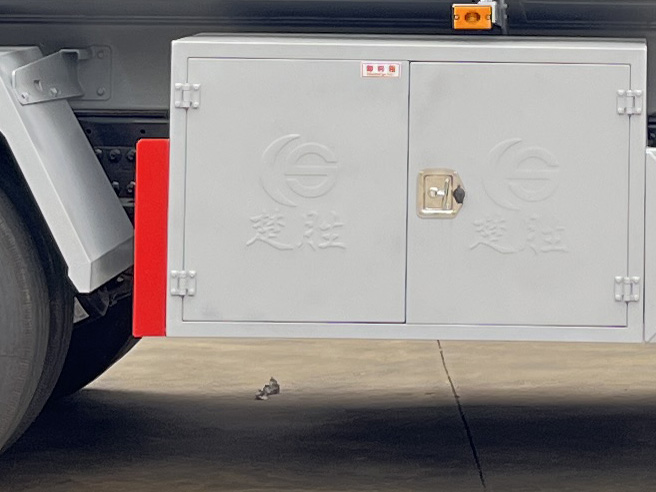 楚勝牌CSC5183GJYEZ6型加油車