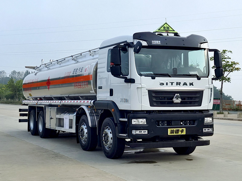 楚勝牌CSC5320GYYLZK6A型鋁合金運(yùn)油車(chē)