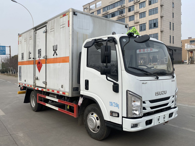 楚勝牌CSC5070XRQJW6型易燃?xì)怏w廂式運(yùn)輸車