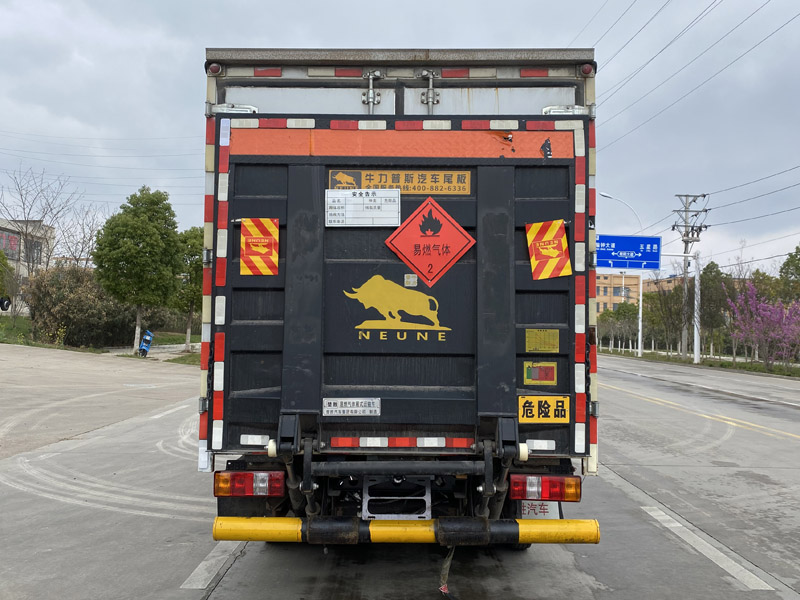 楚勝牌CSC5070XRQJW6型易燃?xì)怏w廂式運(yùn)輸車