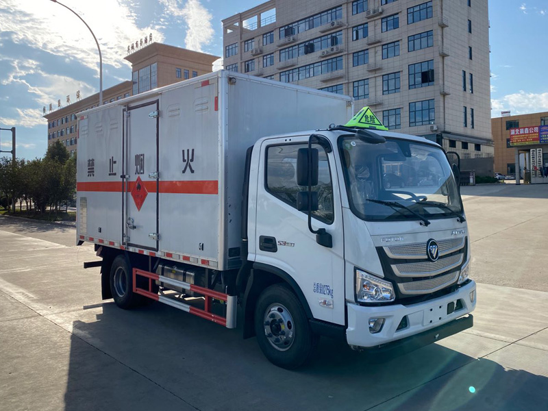 楚勝牌CSC5088XRQBK6型易燃?xì)怏w廂式運(yùn)輸車