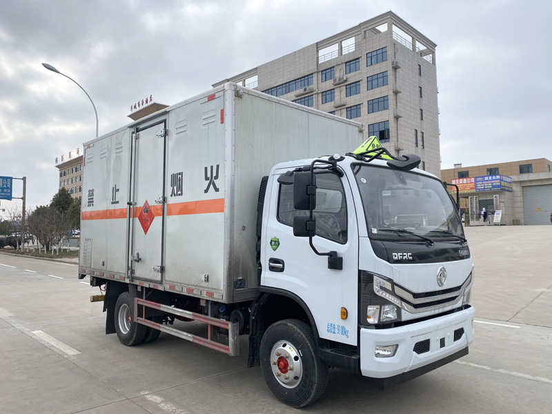 楚勝牌CSC5095XRY6型易燃液體廂式運(yùn)輸車