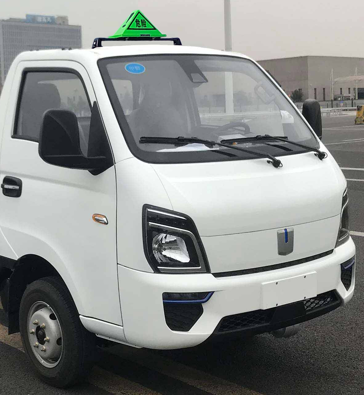 楚勝牌CSC5030XRYZB6型甲醇易燃液體廂式運(yùn)輸車