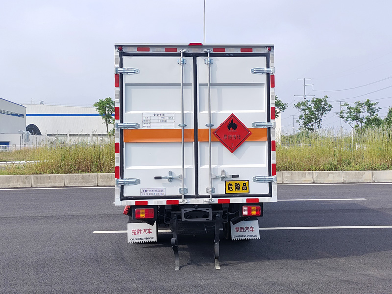 楚勝牌CSC5030XRYZB6型甲醇易燃液體廂式運(yùn)輸車