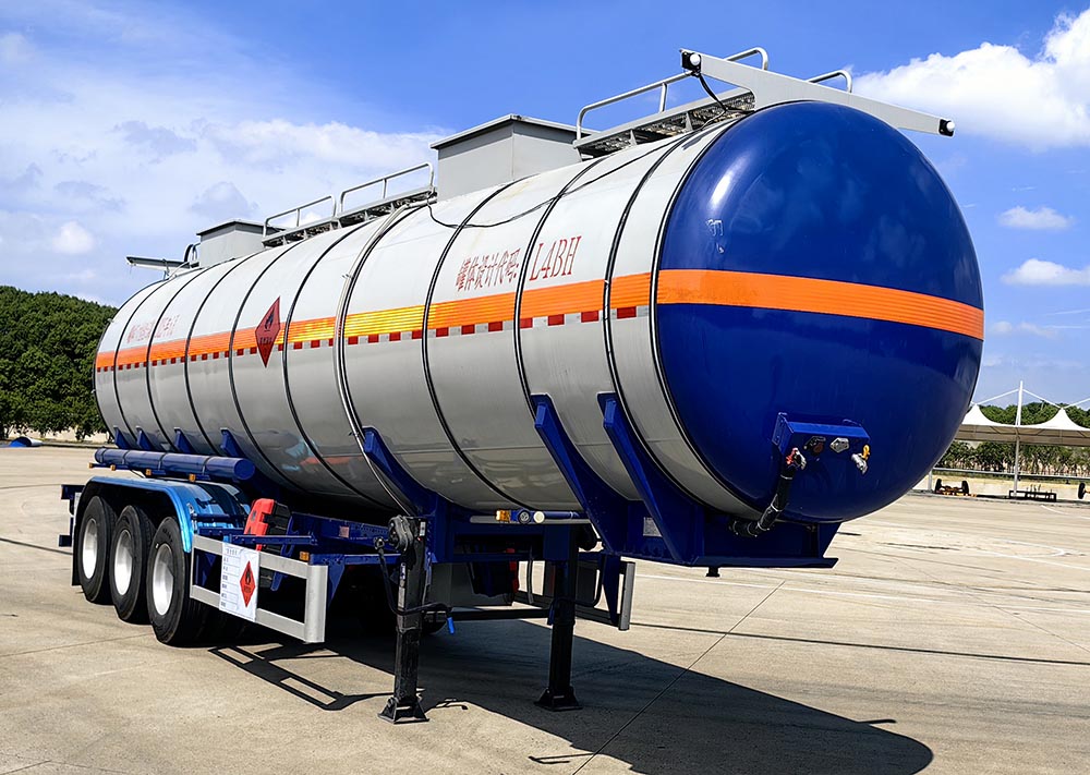 楚勝牌CSC9401GRYCY型易燃液體罐式運(yùn)輸半掛車