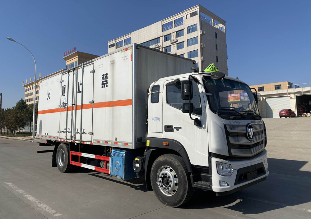 楚勝牌CSC5180XFWB6型腐蝕性物品廂式運(yùn)輸車(chē)