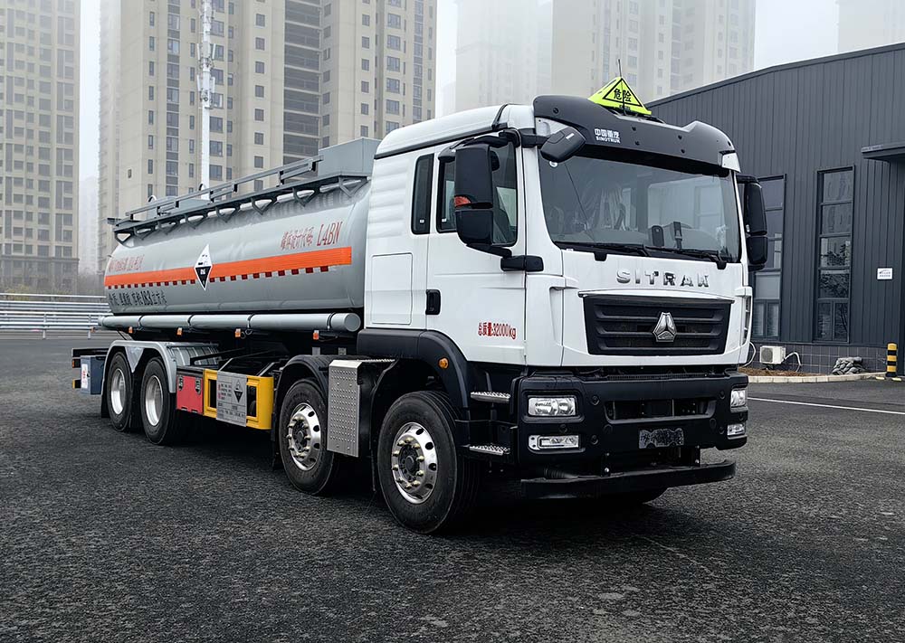 楚勝牌CSC5320GFWZK6CY型腐蝕性物品罐式運(yùn)輸車(chē)