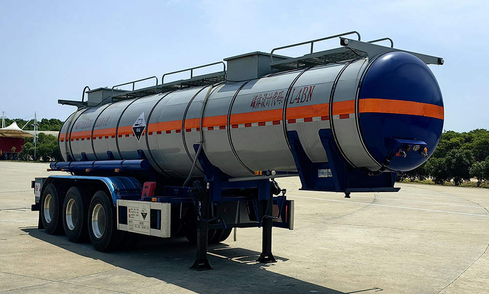 楚勝牌CSC9405GFWCY型腐蝕性物品罐式運(yùn)輸半掛車(chē)