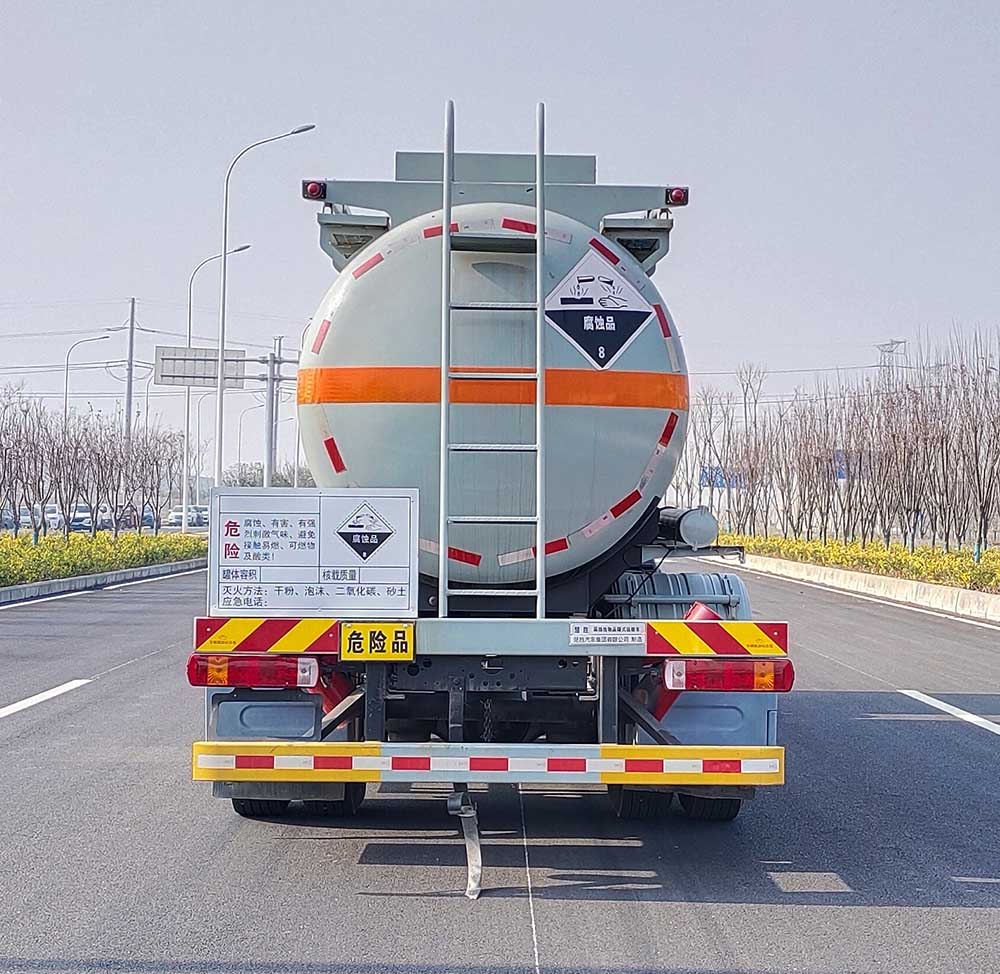 楚勝牌CSC5260GFWZ6CY型腐蝕性物品罐式運(yùn)輸車