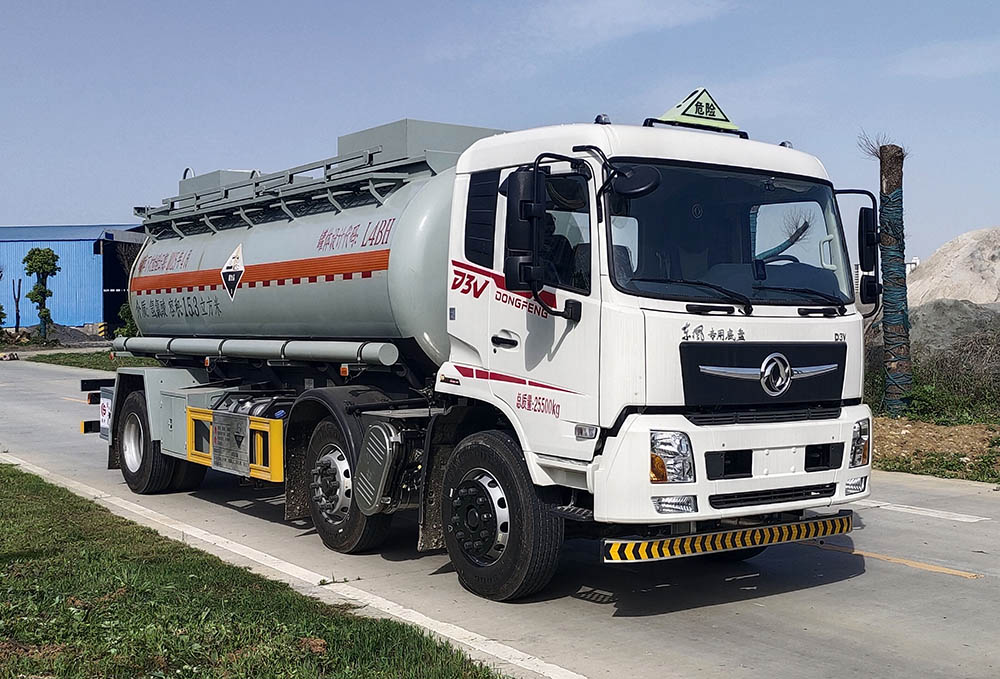 楚勝牌CSC5261GFWDF6CY型腐蝕性物品罐式運(yùn)輸車(chē)