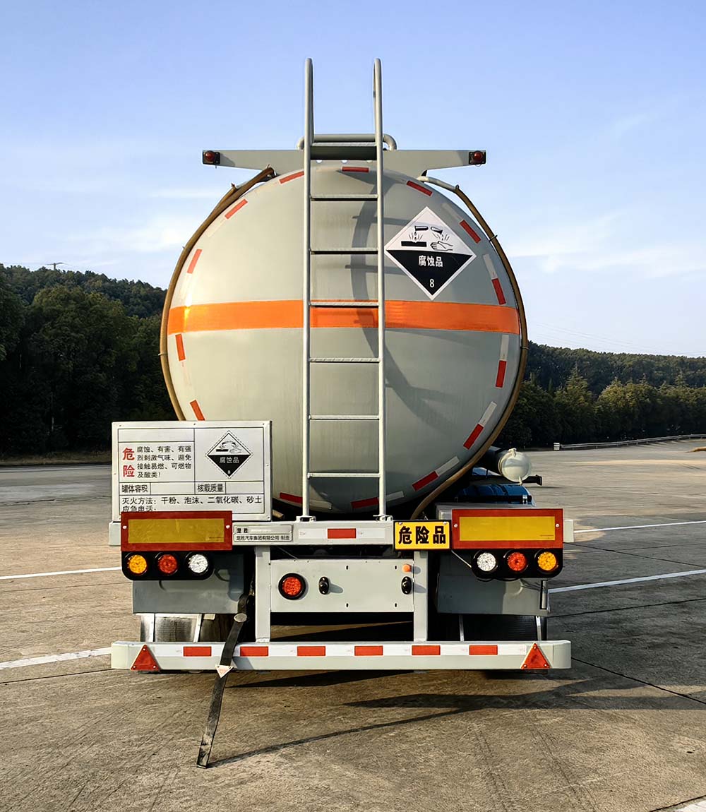 楚勝牌CSC9402GFWCY型腐蝕性物品罐式運(yùn)輸半掛車