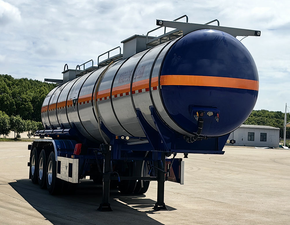 楚勝牌CSC9404GFWCY型腐蝕性物品罐式運(yùn)輸半掛車(chē)