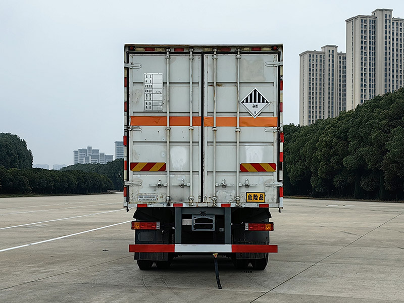 楚勝牌CSC5329XZWS6型雜項(xiàng)危險(xiǎn)物品廂式運(yùn)輸車