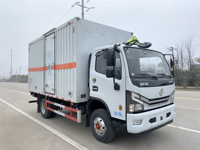 楚勝牌CSC5095XZW6型雜項(xiàng)危險(xiǎn)物品廂式運(yùn)輸車
