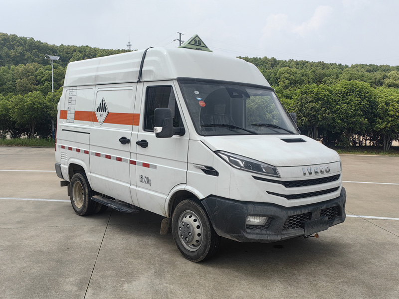 楚勝牌CSC5046XZWNJ6型雜項(xiàng)危險(xiǎn)物品廂式運(yùn)輸車