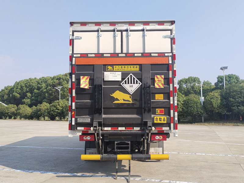 楚勝牌CSC5128XZWBJ6型雜項危險物品廂式運輸車