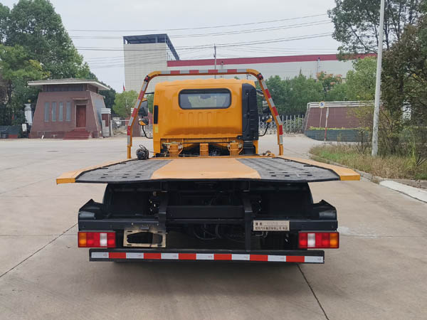 楚勝牌CSC5041TQZPYTQ6L型清障車