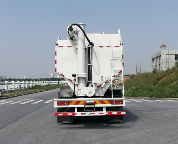 楚勝牌CSC5180ZSLD6型散裝飼料運(yùn)輸車