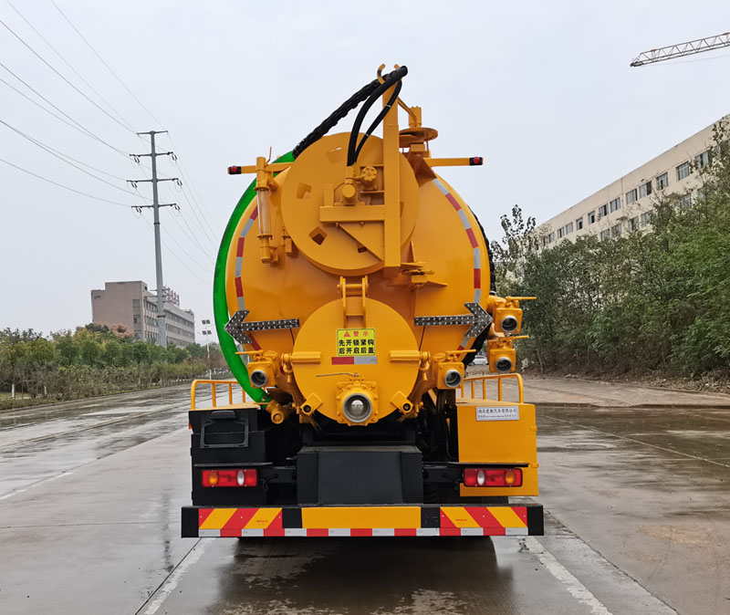 楚勝牌CSC5182GQWD6型清洗吸污車