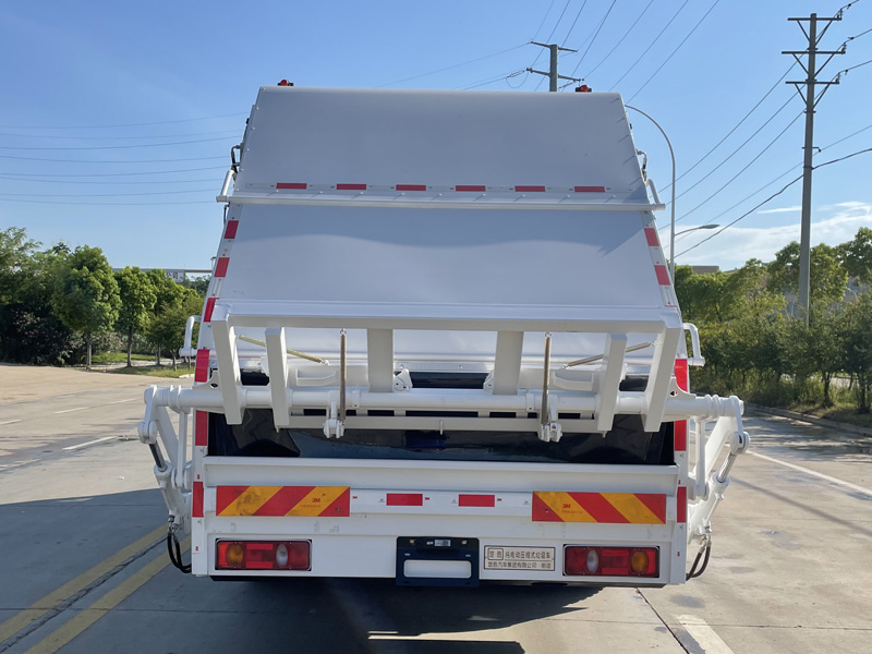 楚勝牌CSC5180ZYSEHBEV型純電動壓縮式垃圾車