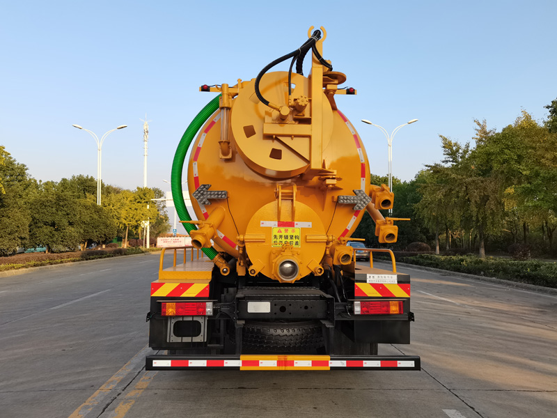 楚勝牌CSC5186GQWS6型清洗吸污車