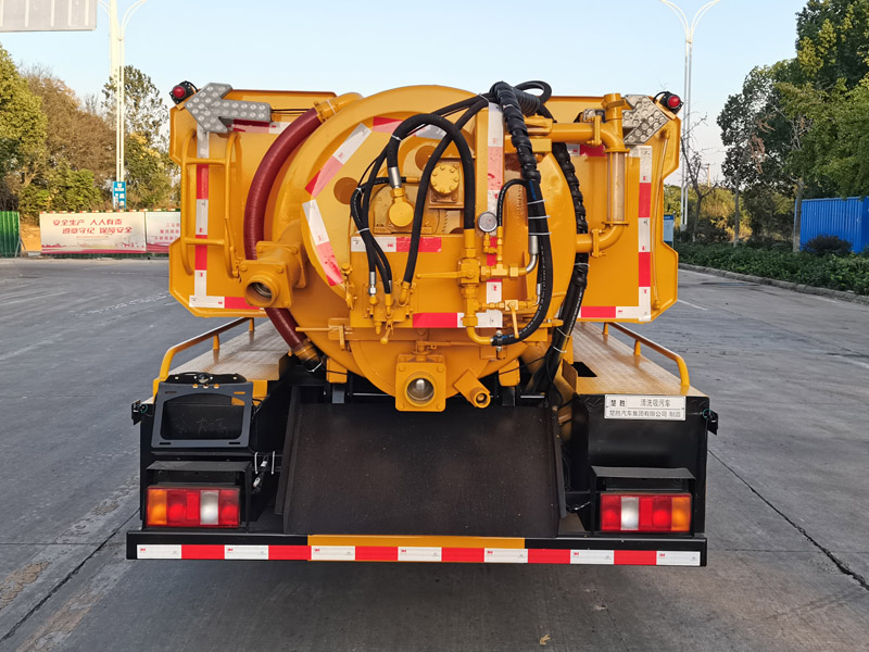 楚勝牌CSC5119GQWZ6型清洗吸污車