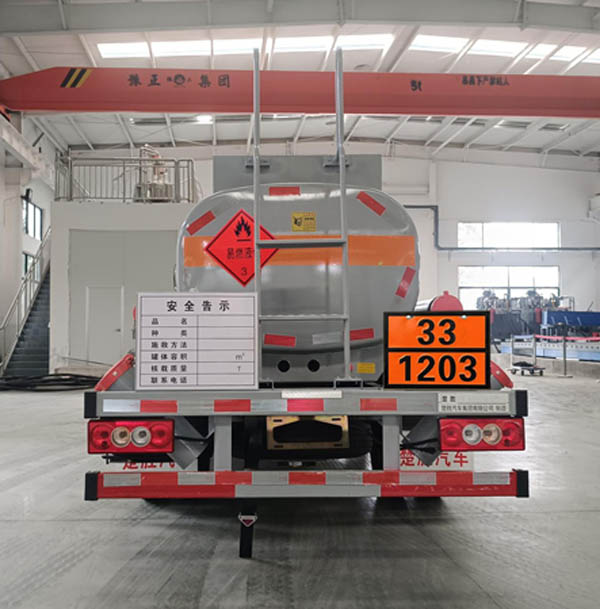 楚勝牌CSC5045GJYB6型加油車