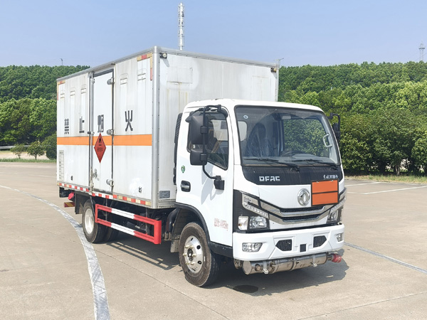 楚勝牌CSC5042XRY6型易燃液體廂式運(yùn)輸車