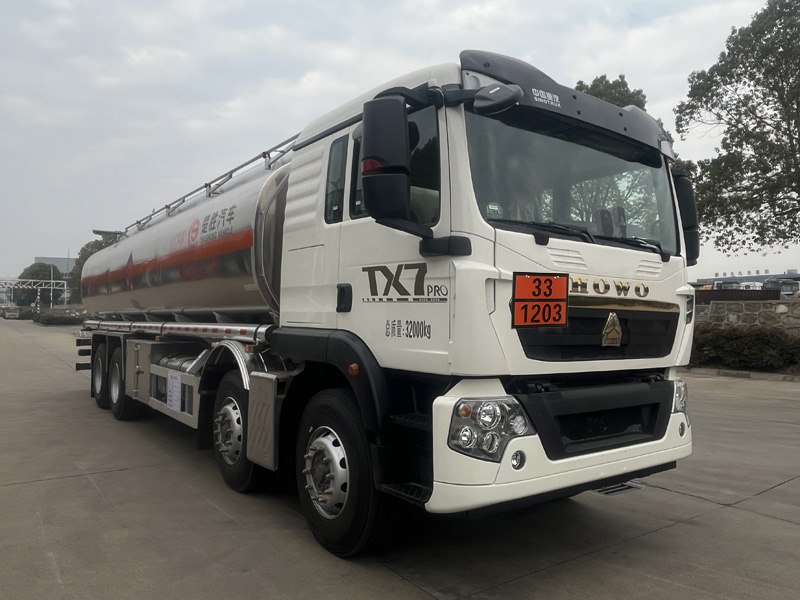 楚勝牌CSC5328GYYLZ6型鋁合金運(yùn)油車(chē)