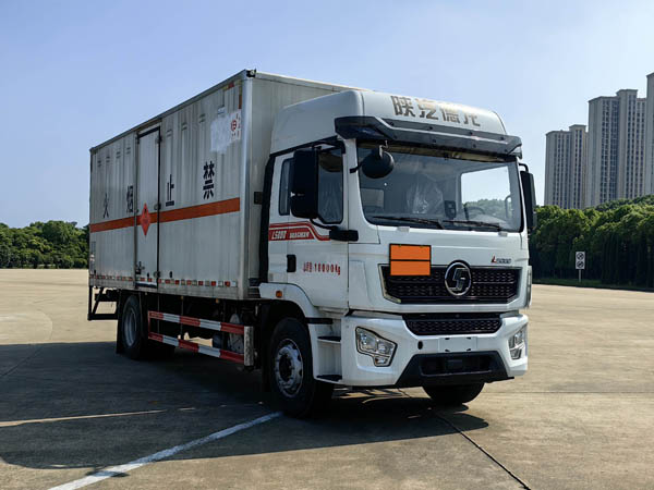 楚勝牌CSC5189XRYS6型易燃液體廂式運(yùn)輸車