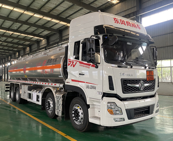 楚勝牌CSC5327GYYLEZ6型鋁合金運(yùn)油車(chē)